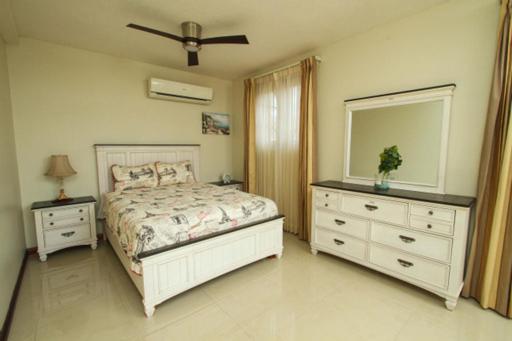 Luxury Penthouse With Pool Apartment Kingston